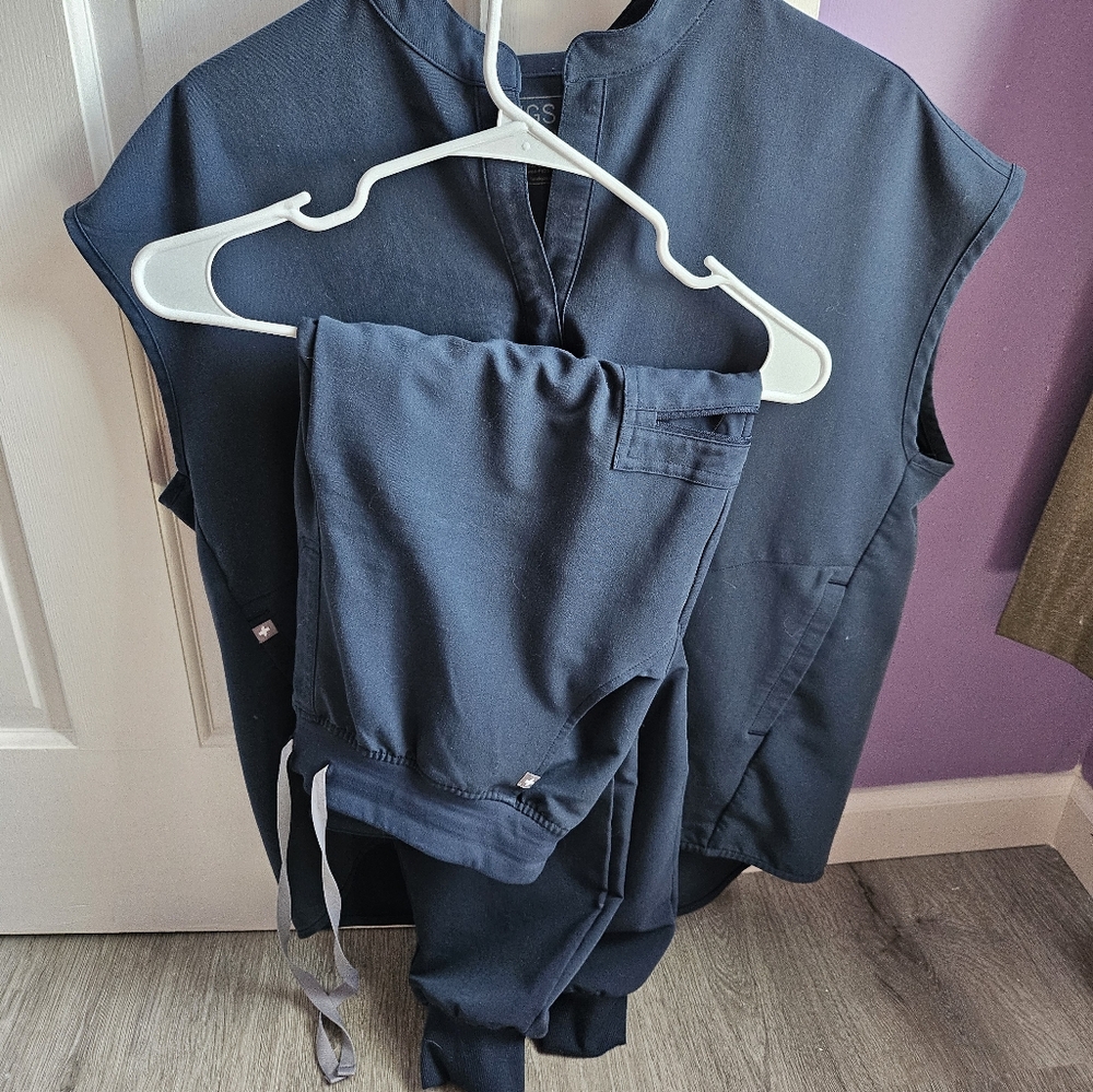 FIGS Womens Rafaela Oversized Scrub Top And Zamora Jogger Pants Size Medium
